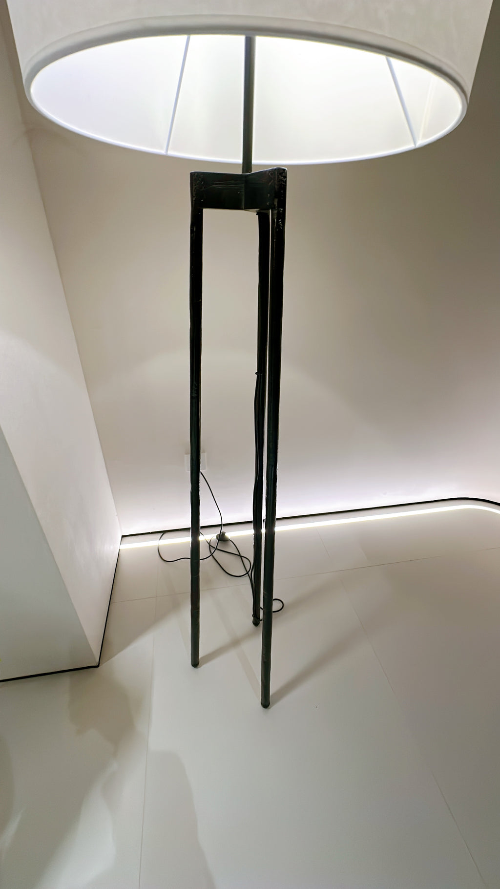 Bronze Floor Lamp – Style Meets Warmth image 3