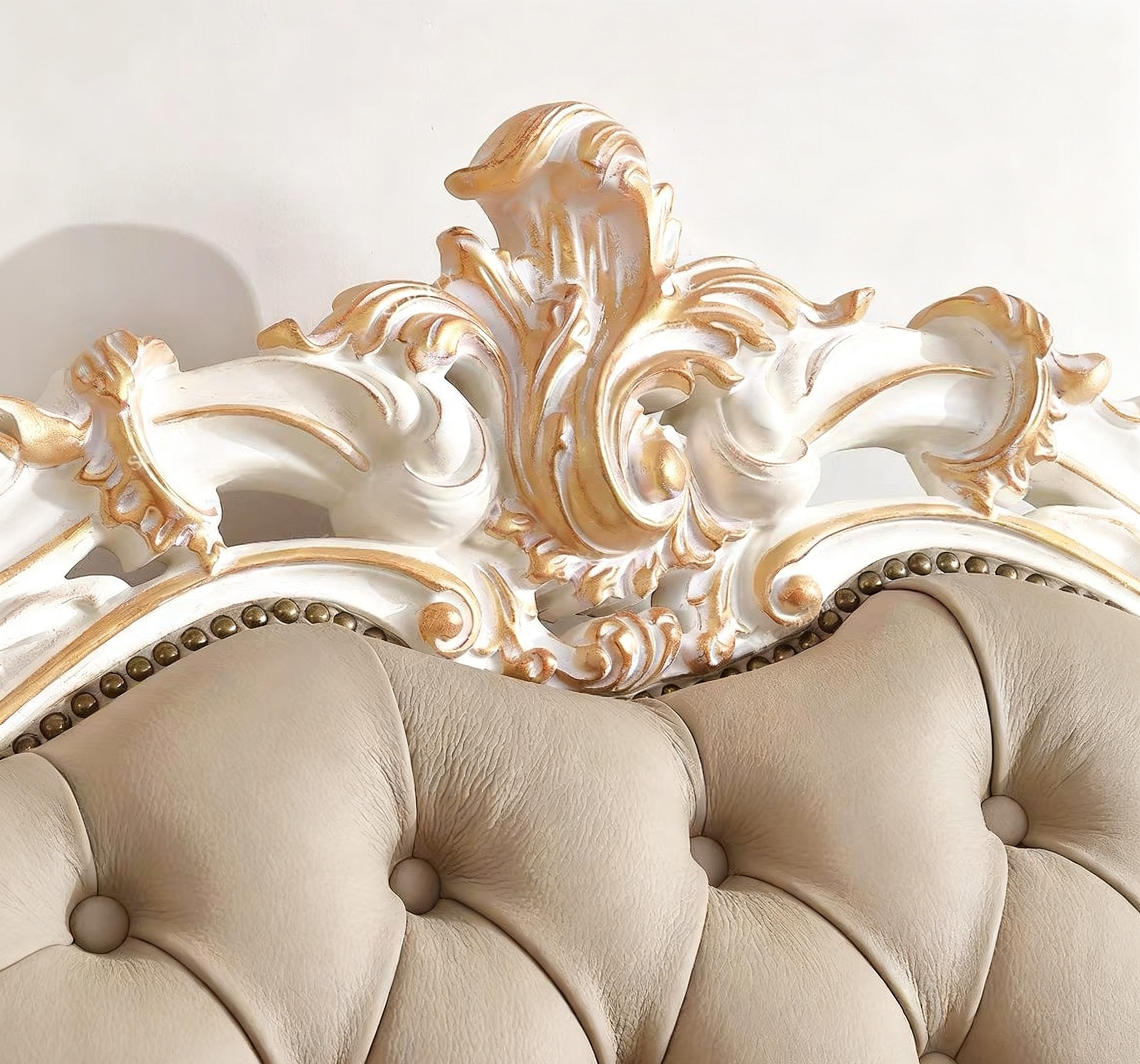 Royal blossom French Vintage Sofa image 5