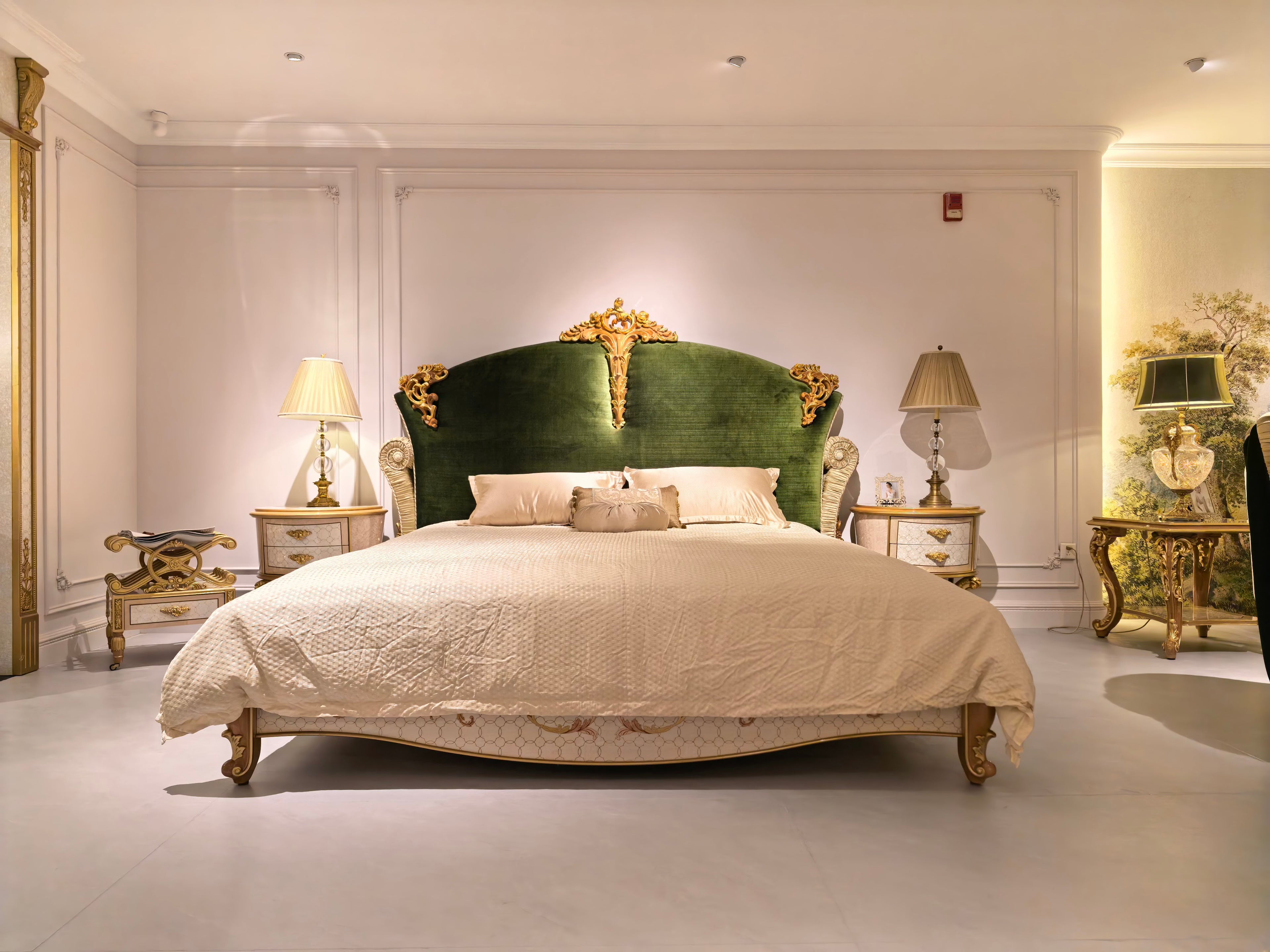 Deep-sea mother-of-pearl and tech shell marquetry inlay on French bed footboard