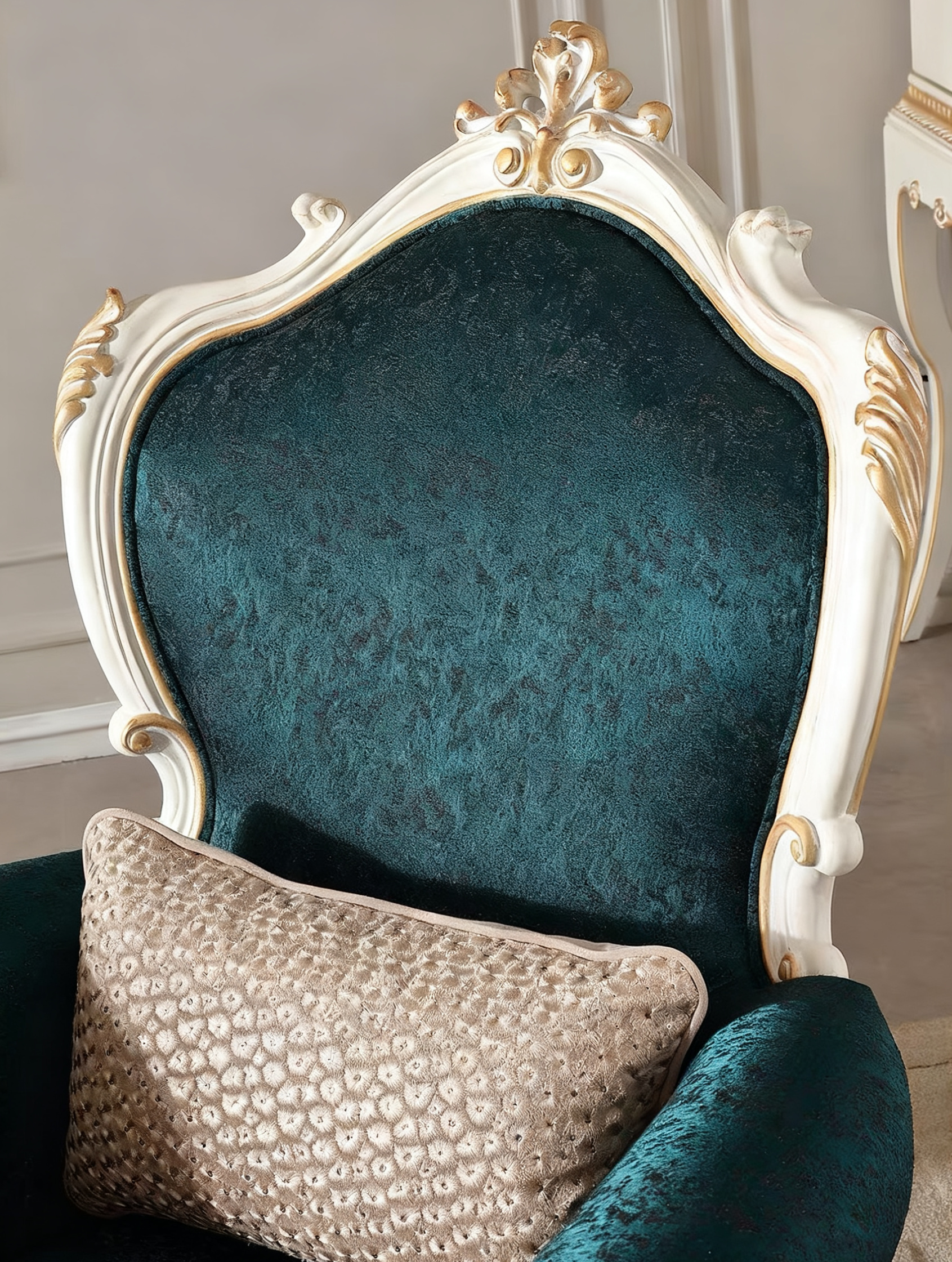 Royal French Vintage Leisure Chair  image 2