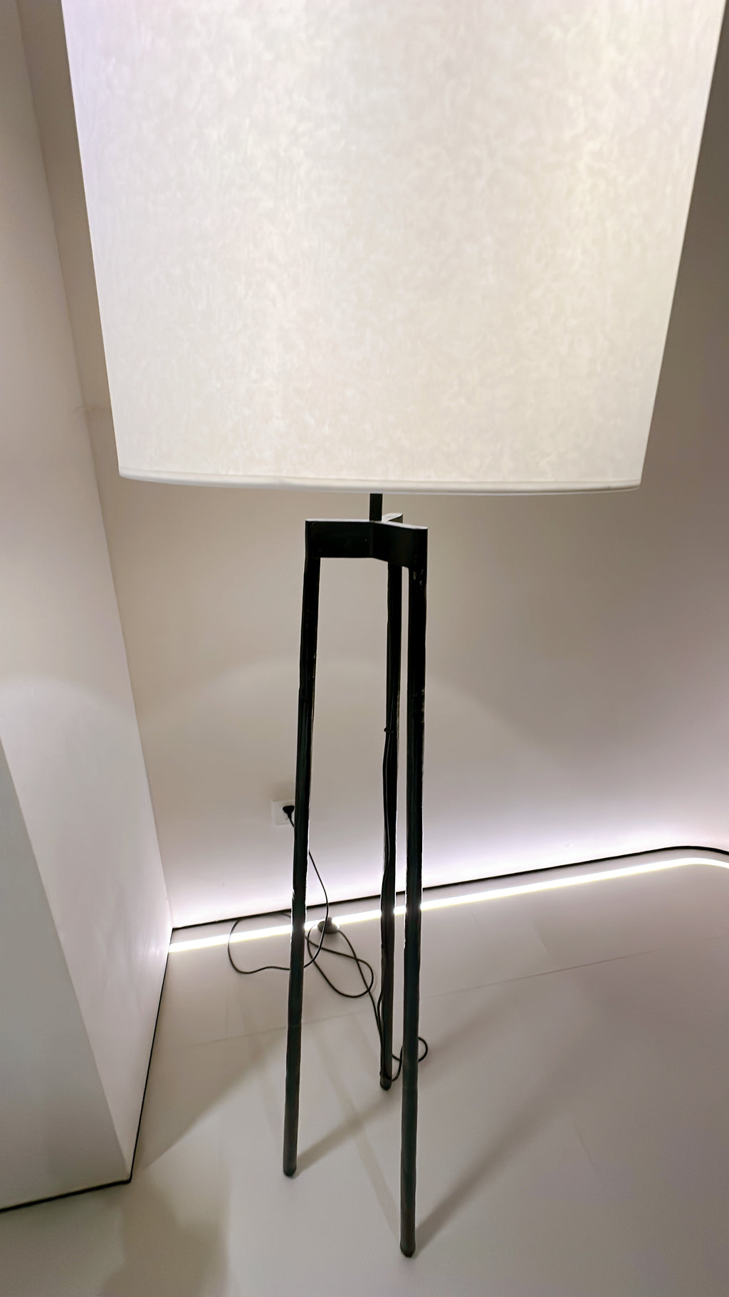 Bronze Floor Lamp – Style Meets Warmth image 2