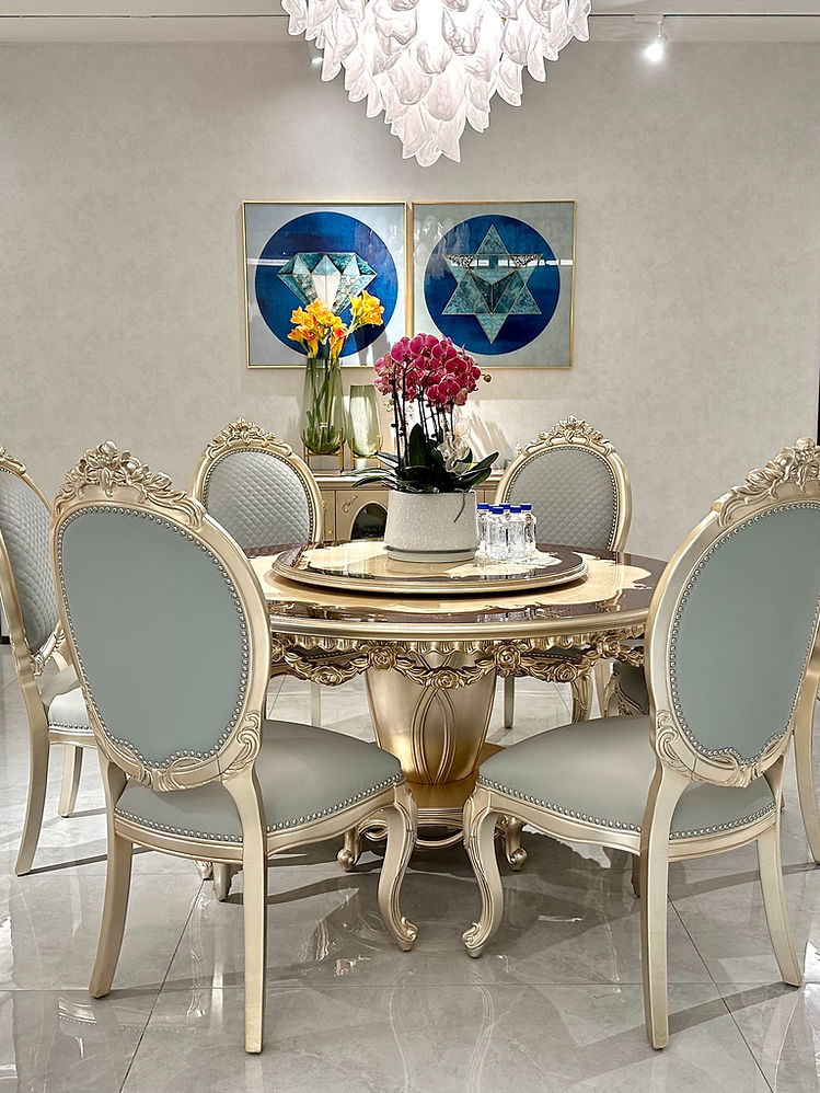 Lumière French Round Dining Table
