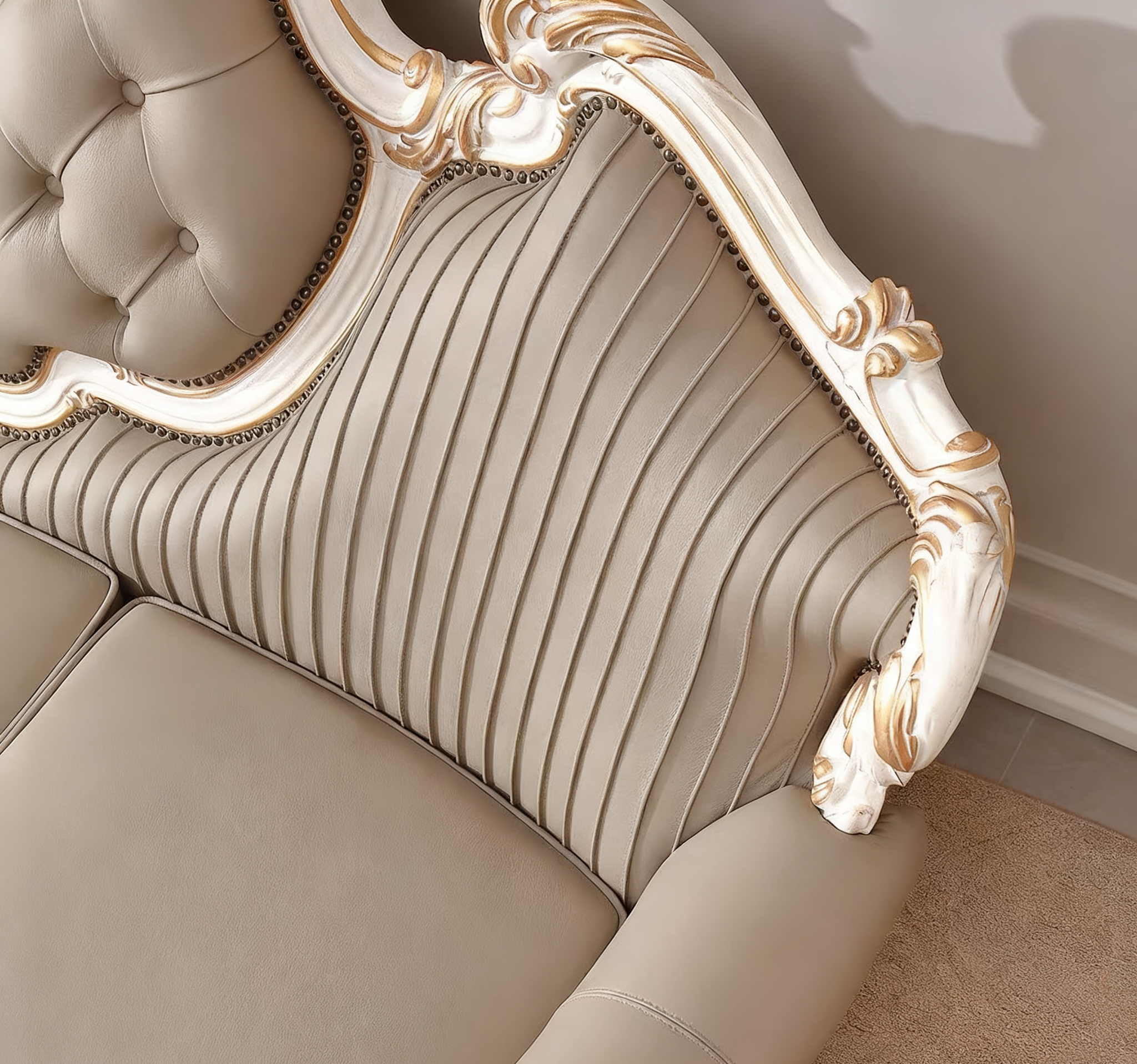 Royal blossom French Vintage Sofa image 8